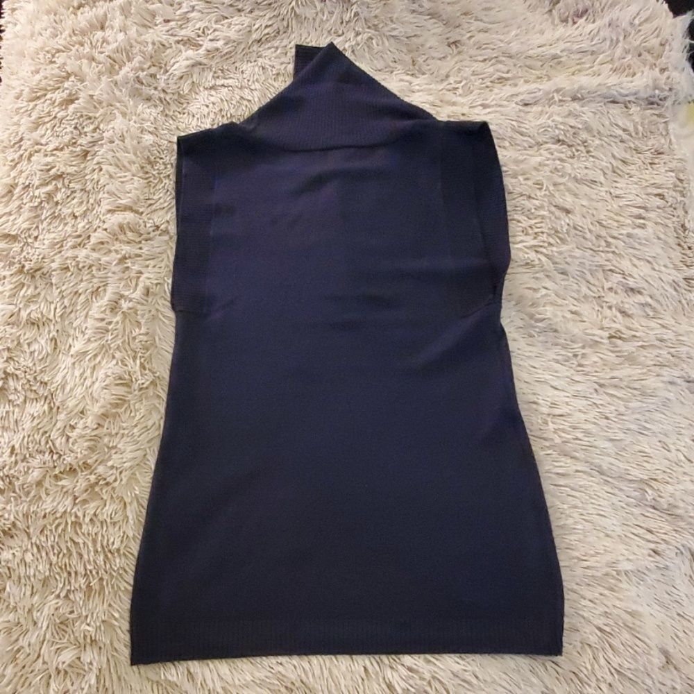 Beautiful navy Susana Monaco sweater tank - Picture 6 of 6